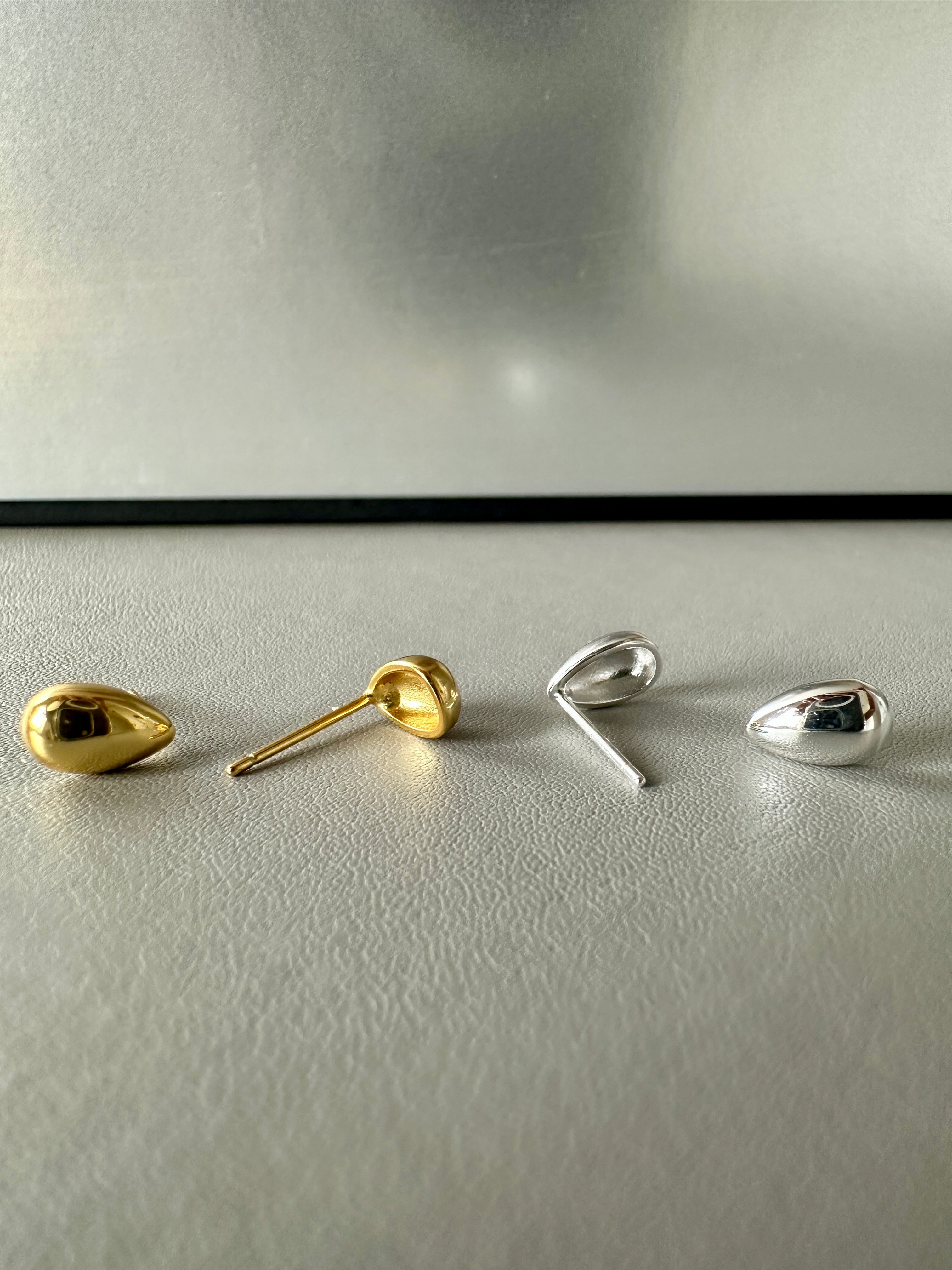 Teardrop Stud Earrings – 925 Sterling Silver / 18k Gold Plated
