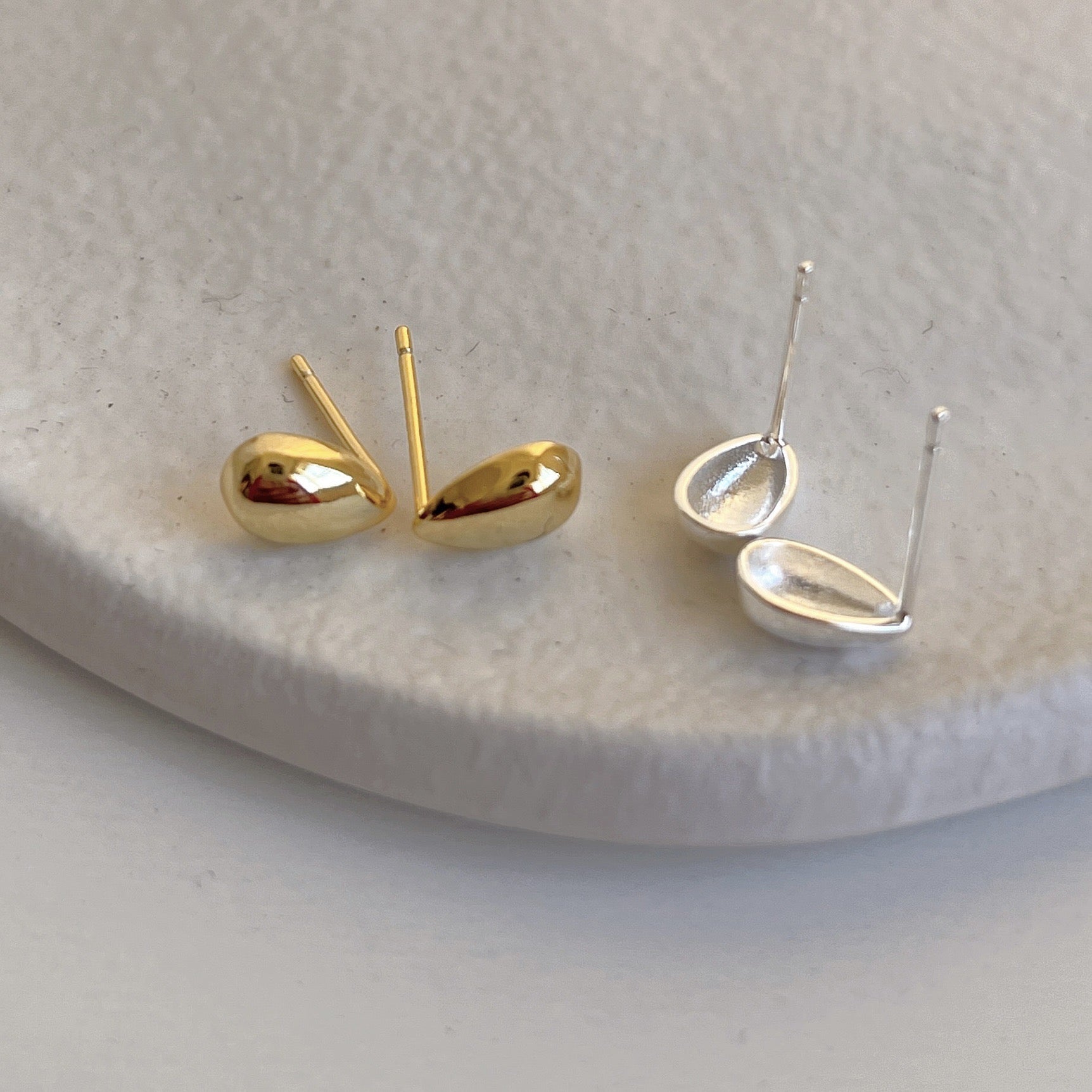 Teardrop Stud Earrings – 925 Sterling Silver / 18k Gold Plated