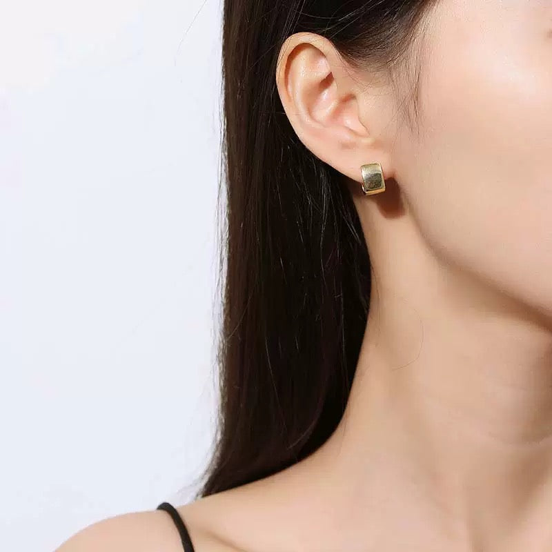 Chunky Square Huggie Hoops – 925 Sterling Silver / 18K Gold Plated