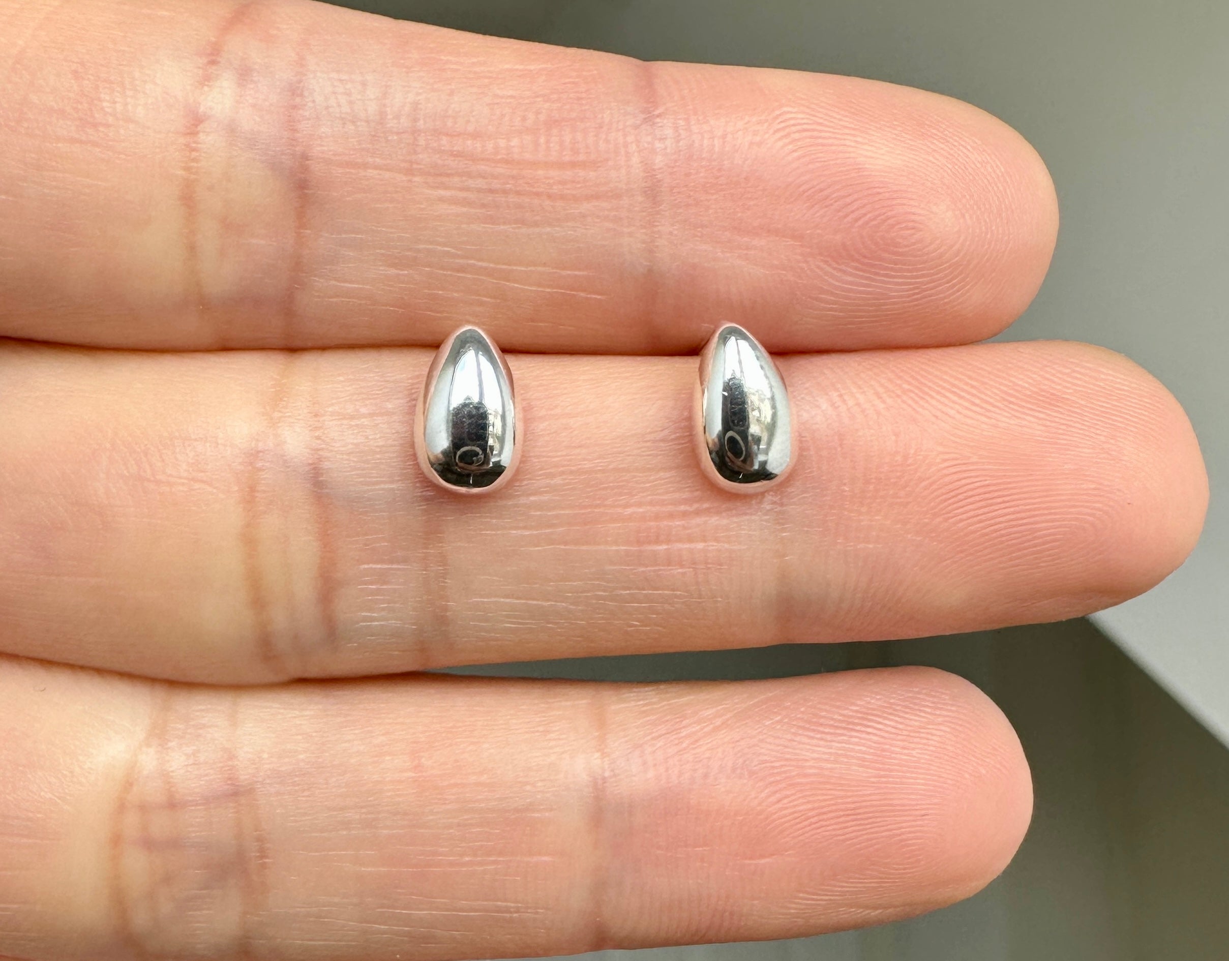 Teardrop Stud Earrings – 925 Sterling Silver / 18k Gold Plated
