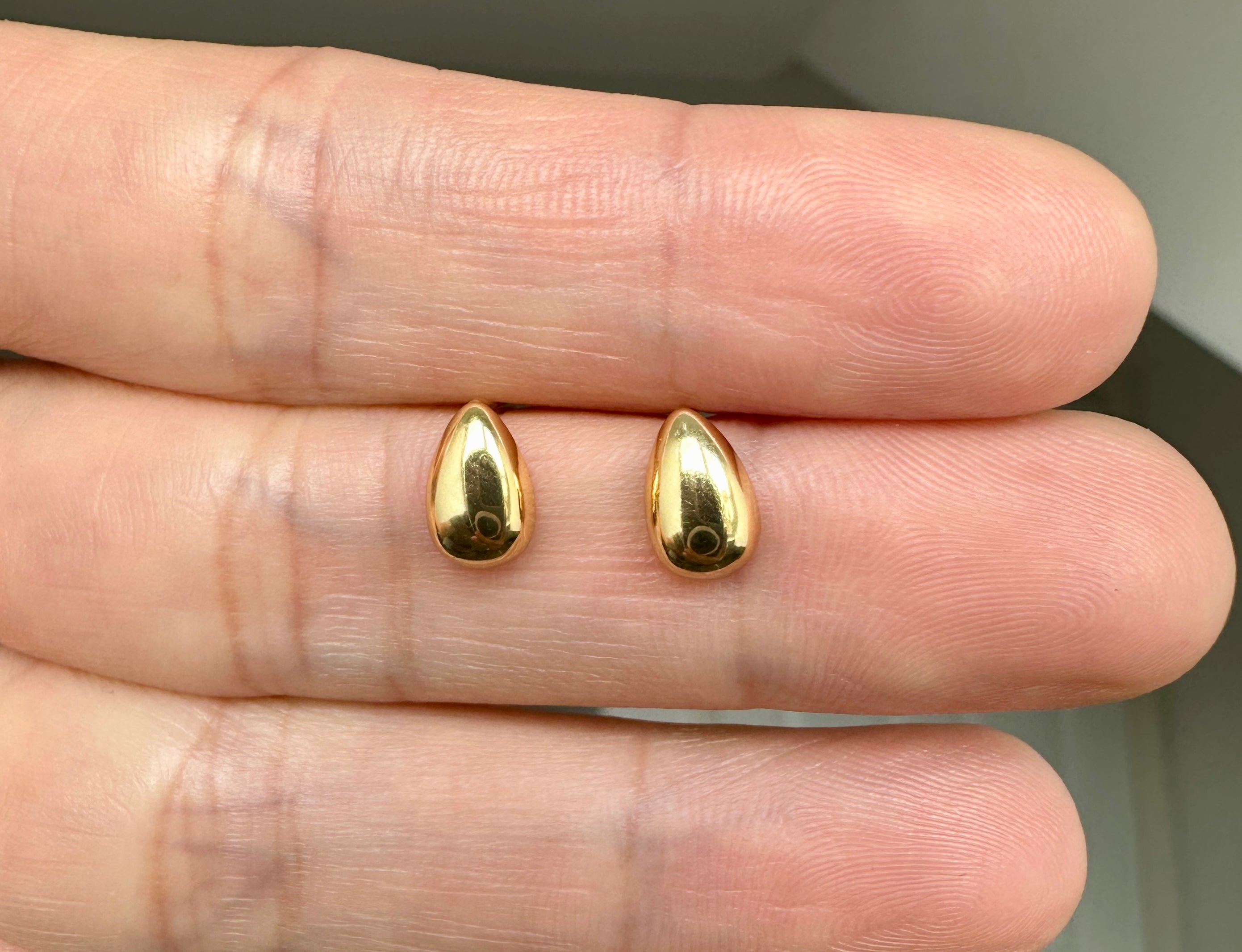 Teardrop Stud Earrings – 925 Sterling Silver / 18k Gold Plated