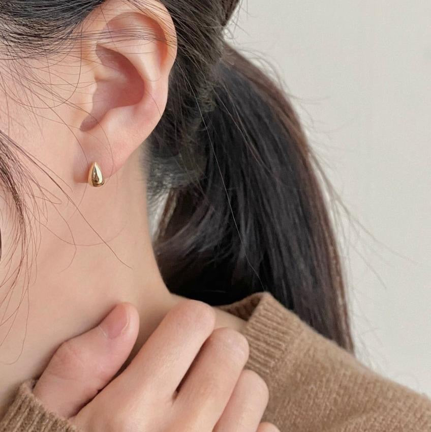Teardrop Stud Earrings – 925 Sterling Silver / 18k Gold Plated