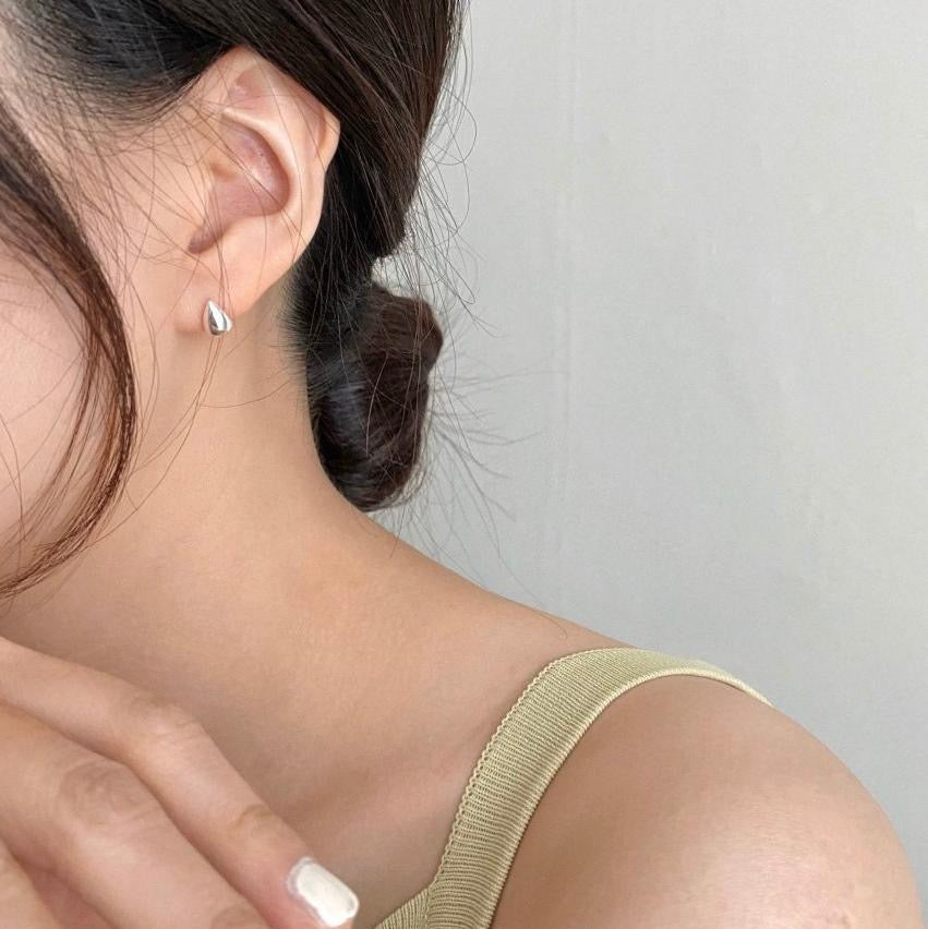 Teardrop Stud Earrings – 925 Sterling Silver / 18k Gold Plated
