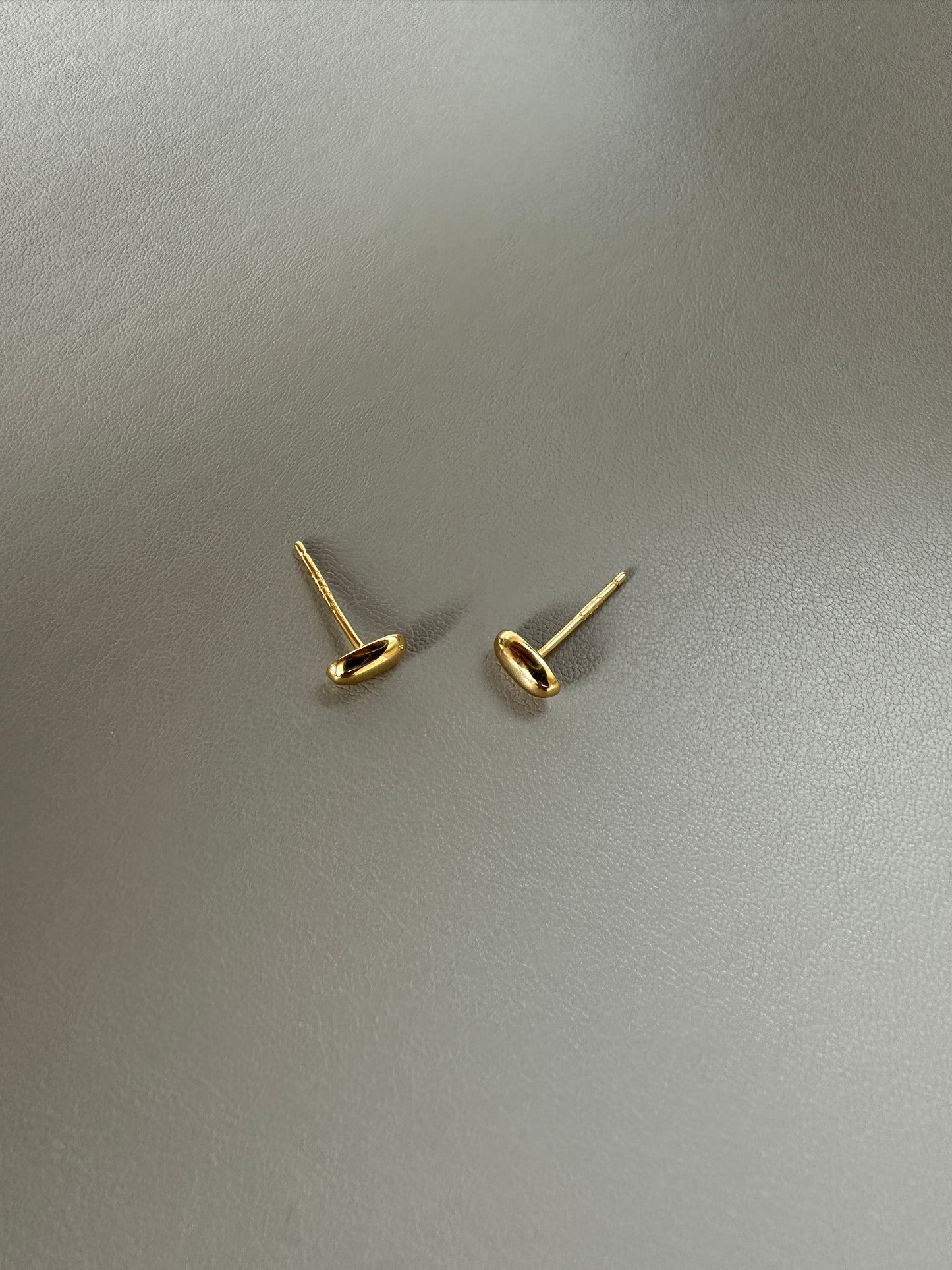 Mini Pebble Oval Stud Earrings